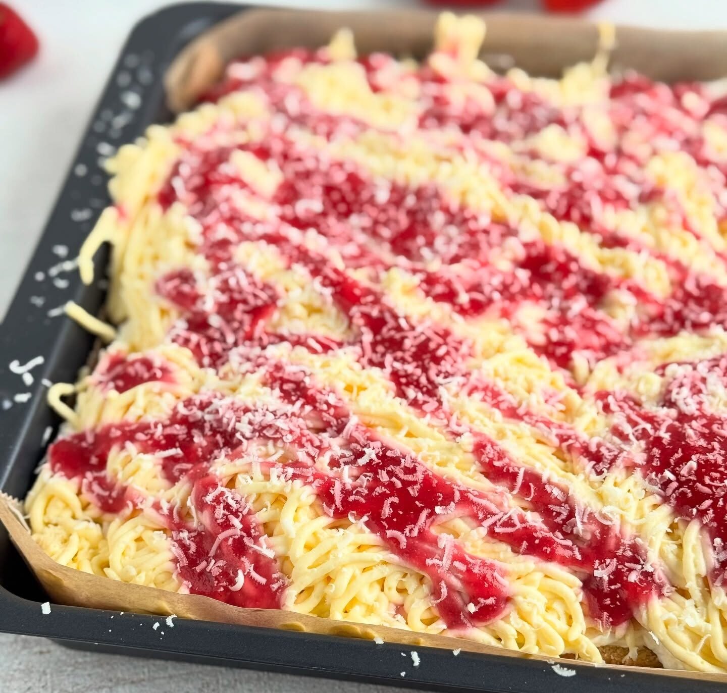506389203_18477428266076589_1410653435331285095_n 🍓 Spaghetti-Kuchen – Der Erdbeertraum als Dessert 🍓